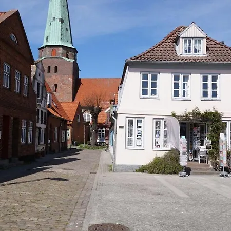 On The Trave Comfortable Lubeka